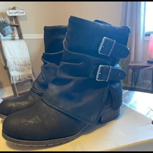 SO Juniors black low boots size 6.5